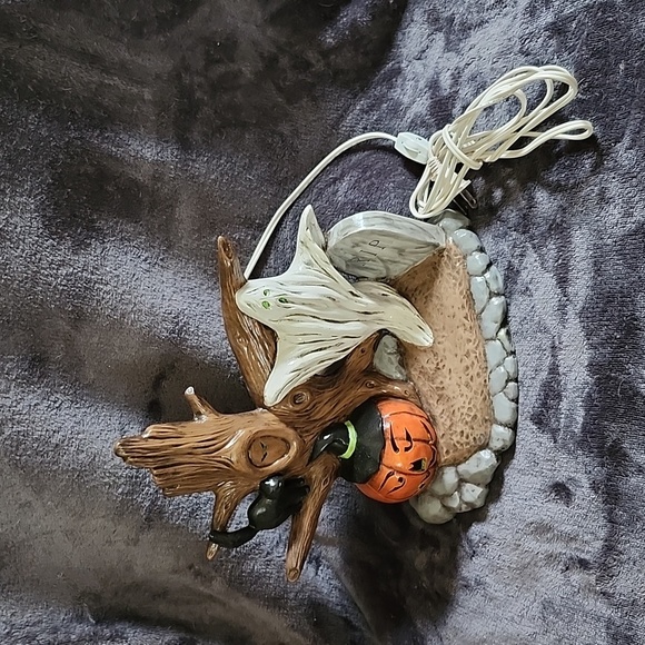 Ceramic hand painted Halloween light up fixture. Halloween decorations - Picture 2 of 9